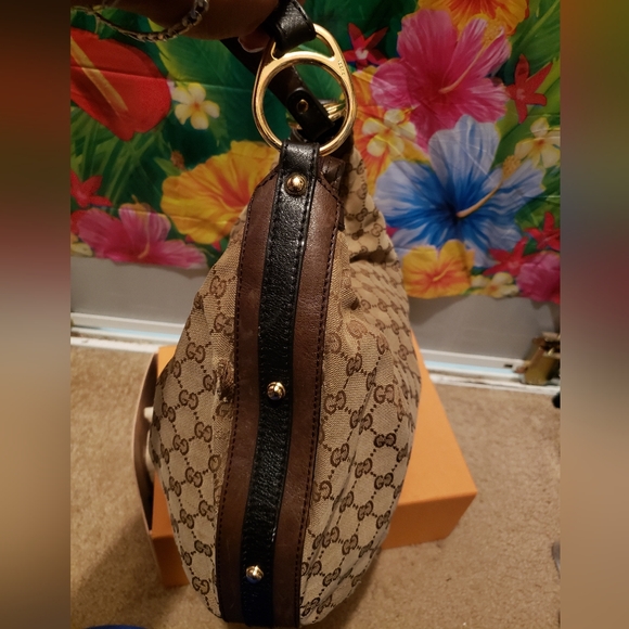 Authentic Gucci brown monogram canvas shoulder bag - Picture 3 of 15